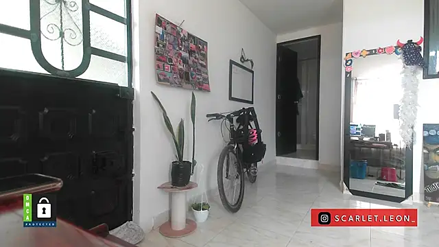 Snapshot of Scarletleon77 chatting on October 28, 1:10 pm Scarletleon77 online show from October 28, 1:10 pm