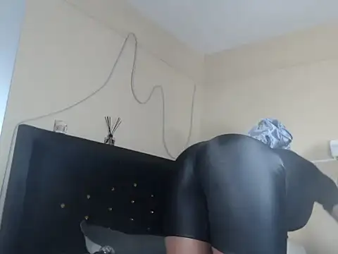 leslie bebby2 online show from November 18, 10:45 pm