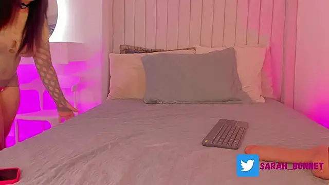 sarah-bonneth online show from December 2, 11:34 am