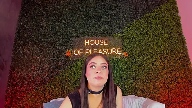 sarah-bonneth online show from March 3, 11:39 am