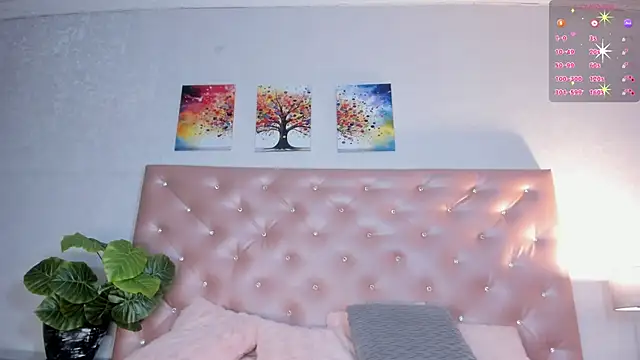 paulinasaeEnz online show from April 16, 1:23 pm