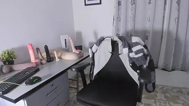 Snapshot of MelissaaCortes chatting on November 17, 10:47 pm MelissaaCortes online show from November 17, 10:47 pm