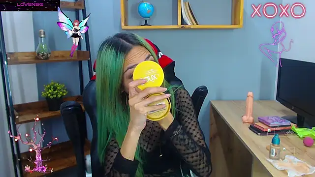 Snapshot of Erika_Stevens chatting on October 28, 12:00 am Erika Stevens online show from October 28, 12:00 am