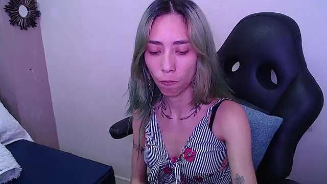 Snapshot of Erika_Stevens chatting on November 23, 4:06 pm Erika Stevens online show from November 23, 4:06 pm