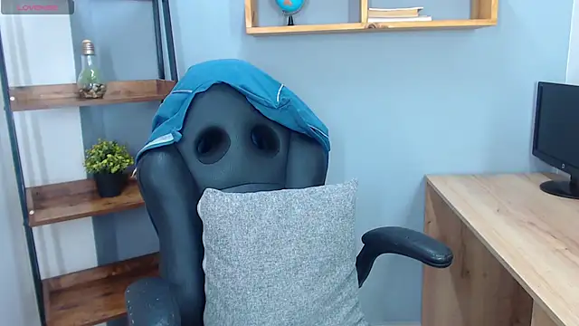 Snapshot of Erika_Stevens chatting on November 9, 12:47 am Erika Stevens online show from November 9, 12:47 am