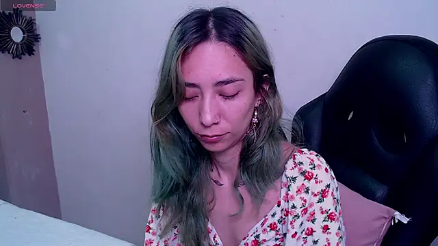 Snapshot of Erika_Stevens chatting on November 17, 4:33 pm Erika Stevens online show from November 17, 4:33 pm