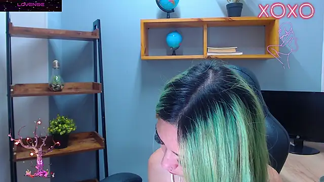 Snapshot of Erika_Stevens chatting on October 30, 2:36 pm Erika Stevens online show from October 30, 2:36 pm