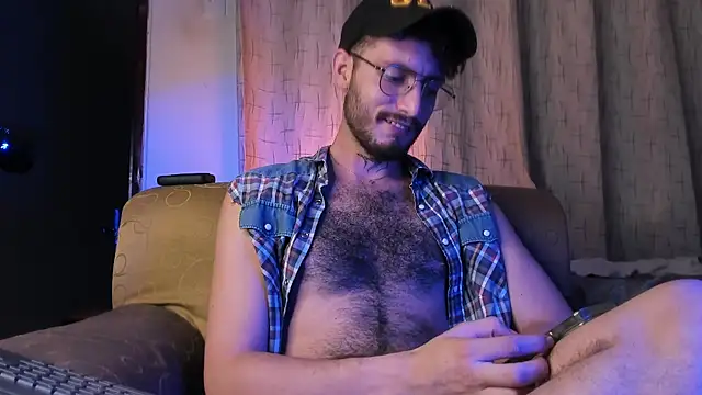 Snapshot of axel_giracr chatting on February 6, 2:44 am axel giracr online show from February 6, 2:44 am