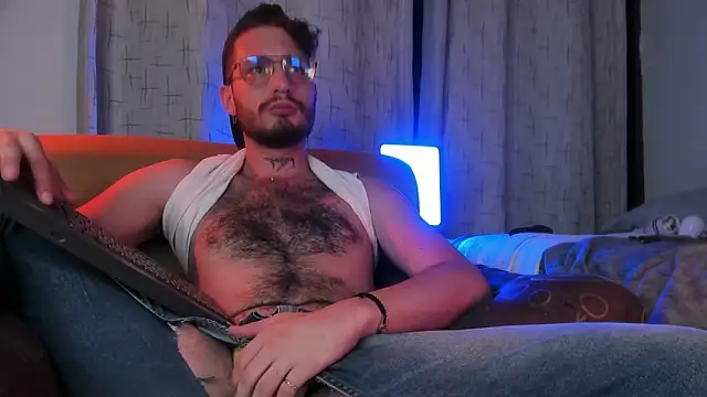 Snapshot of axel_giracr chatting on January 30, 9:04 am axel giracr online show from January 30, 9:04 am