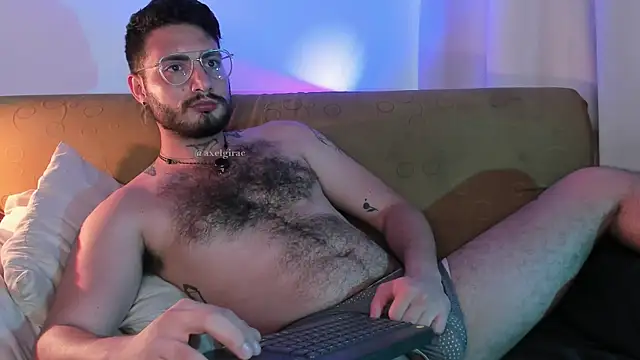 Snapshot of axel_giracr chatting on June 19, 8:14 pm axel giracr online show from June 19, 8:14 pm