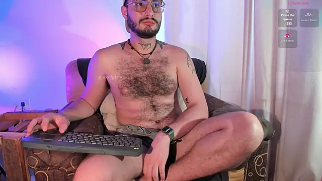 Snapshot of axel_giracr chatting on July 18, 6:16 pm axel giracr online show from July 18, 6:16 pm