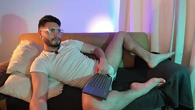 Snapshot of axel_giracr chatting on June 10, 7:59 pm axel giracr online show from June 10, 7:59 pm
