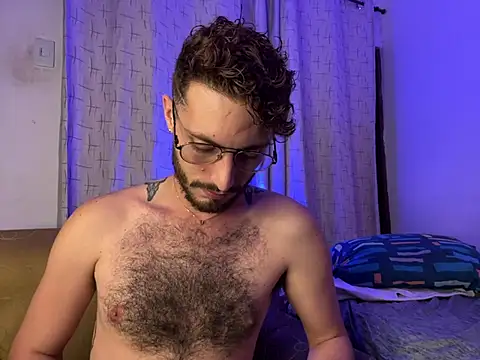 Snapshot of axel_giracr chatting on January 25, 1:10 am axel giracr online show from January 25, 1:10 am