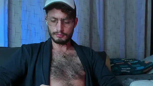 Snapshot of axel_giracr chatting on March 20, 12:51 am axel giracr online show from March 20, 12:51 am