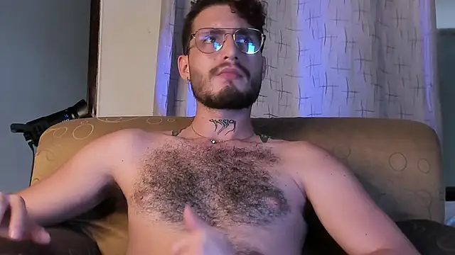 Snapshot of axel_giracr chatting on March 5, 10:54 pm axel giracr online show from March 5, 10:54 pm