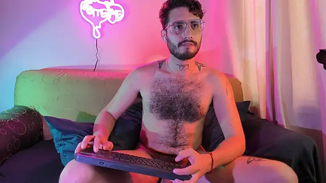 Snapshot of axel_giracr chatting on November 25, 7:25 pm axel giracr online show from November 25, 7:25 pm