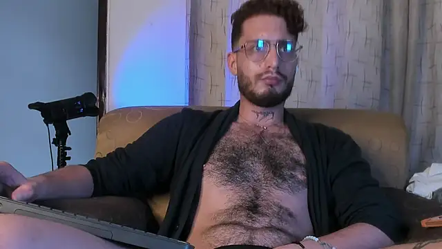 Snapshot of axel_giracr chatting on February 23, 10:20 pm axel giracr online show from February 23, 10:20 pm