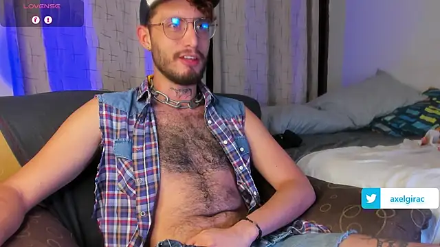 Snapshot of axel_giracr chatting on March 22, 1:22 am axel giracr online show from March 22, 1:22 am