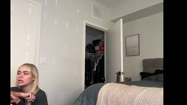 ElenaErickson online show from April 12, 1:42 am