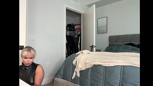 ElenaErickson online show from October 6, 7:58 pm