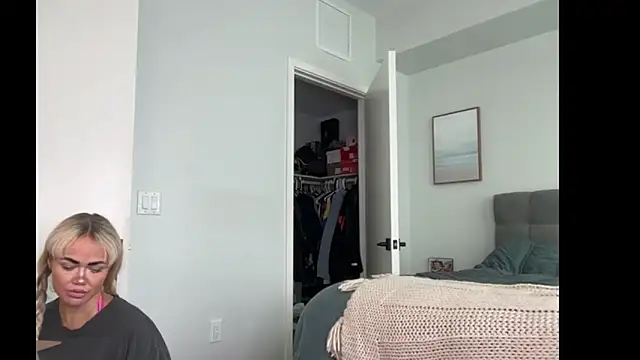 ElenaErickson online show from February 4, 10:05 pm