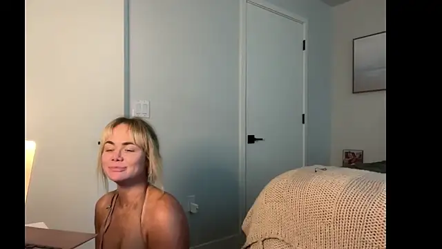 Snapshot of ElenaErickson chatting on June 14, 2:19 am ElenaErickson online show from June 14, 2:19 am