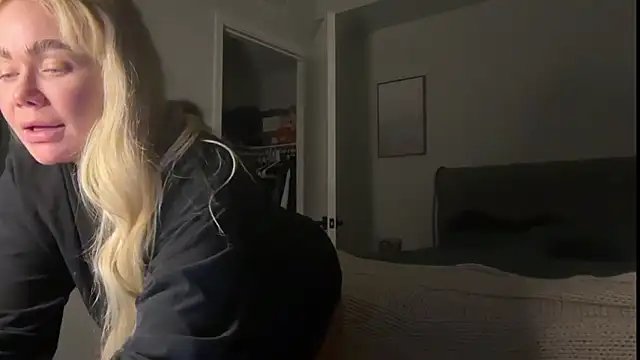 ElenaErickson online show from November 12, 4:38 am