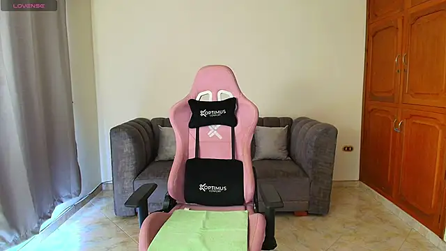 lili jade222 online show from February 14, 1:33 pm