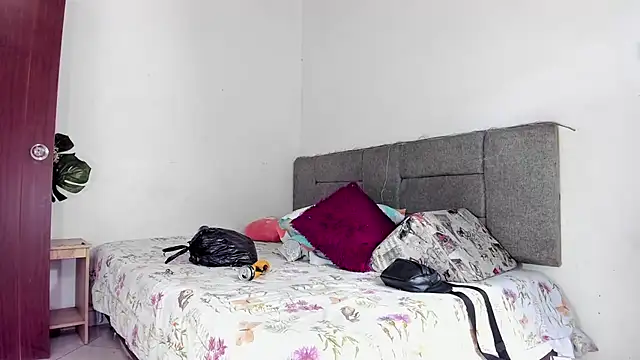 Snapshot of tom_colinn chatting on October 28, 6:51 pm tom colinn online show from October 28, 6:51 pm