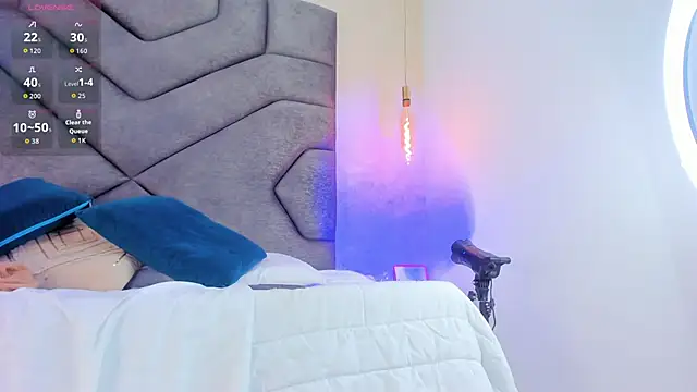 Liinda Saenz online show from November 27, 1:33 pm