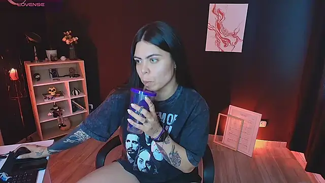 Snapshot of _WednesdayFriday_ chatting on November 26, 6:52 pm WednesdayFriday online show from November 26, 6:52 pm