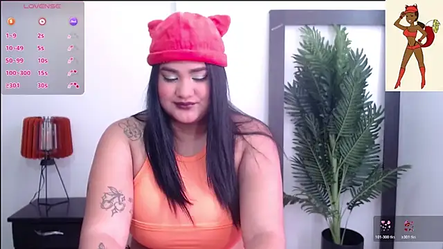 Snapshot of Alicelunaa chatting on October 31, 5:31 pm Alicelunaa online show from October 31, 5:31 pm