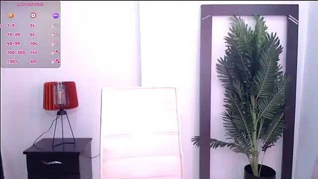 Snapshot of Alicelunaa chatting on October 13, 7:04 pm Alicelunaa online show from October 13, 7:04 pm