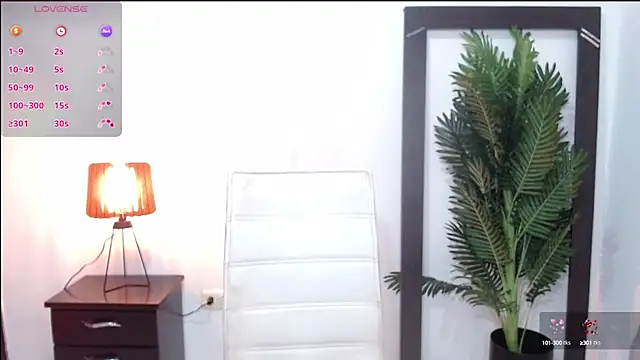 Snapshot of Alicelunaa chatting on October 12, 3:41 am Alicelunaa online show from October 12, 3:41 am