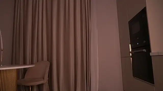 SarahCarrter online show from April 19, 6:10 pm