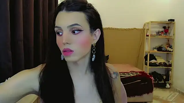 Sophie Fantasys online show from February 6, 2:35 pm