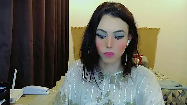 Snapshot of Sophie_Fantasys chatting on January 15, 2:15 am Sophie Fantasys online show from January 15, 2:15 am