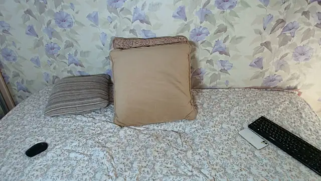 Louise Lavender online show from June 25, 1:58 am