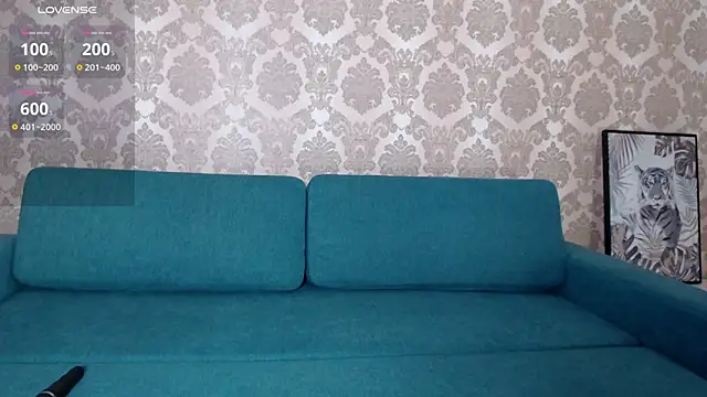 Louise Lavender online show from December 5, 4:15 am