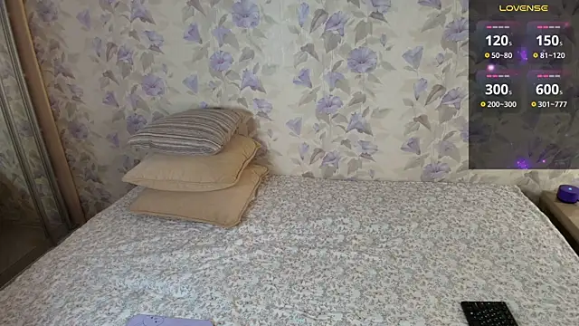 Louise Lavender online show from June 3, 3:18 am
