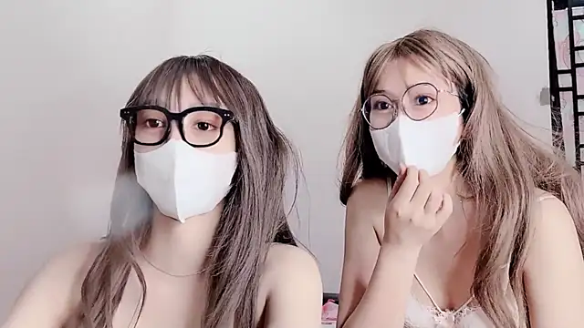 Mono-Stewardesss online show from December 6, 9:15 am