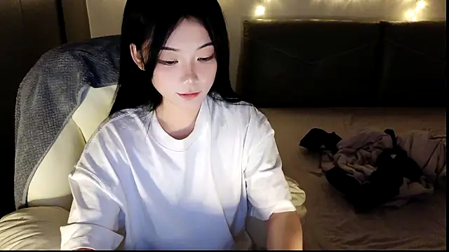 Snapshot of Jennie-007 chatting on October 19, 10:40 am Jennie-007 online show from October 19, 10:40 am