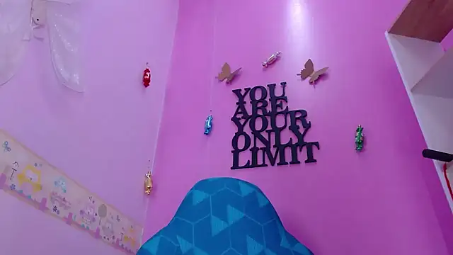 Lila Pinky online show from March 19, 5:39 pm