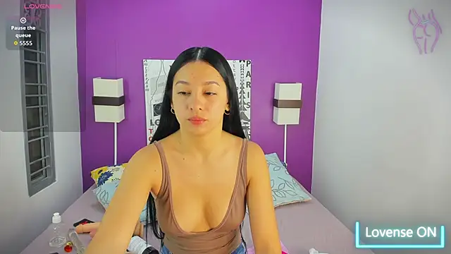 Lila Pinky online show from October 3, 1:23 pm