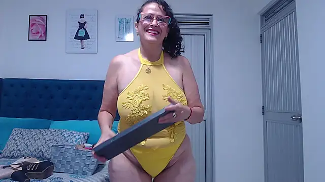 Snapshot of ClayrRosse chatting on June 7, 1:44 am ClayrRosse online show from June 7, 1:44 am