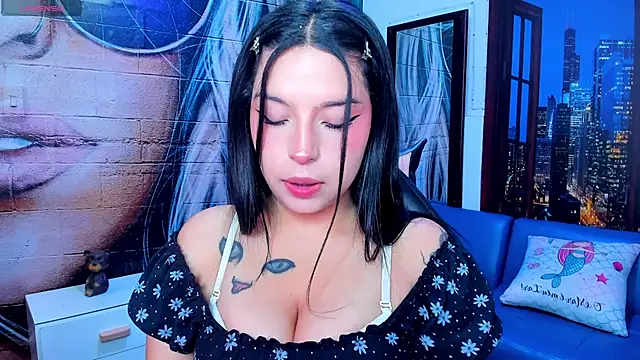 Snapshot of Small_naughty_ chatting on February 1, 2:13 pm Small naughty online show from February 1, 2:13 pm