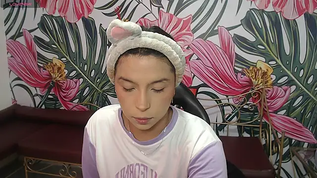 Small naughty  online show from May 8, 1:04 pm