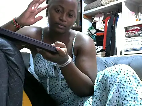 Snapshot of slender-qwene chatting on May 15, 9:13 pm slender-qwene online show from May 15, 9:13 pm