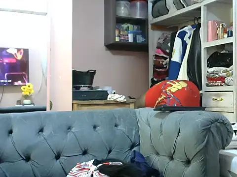 Snapshot of slender-qwene chatting on June 21, 6:19 am slender-qwene online show from June 21, 6:19 am