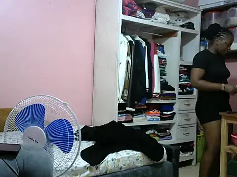 slender-qwene online show from February 13, 9:53 am